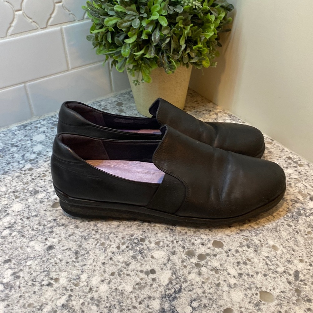 Aravon womens black leather slip on shoes size 11 flats loafers